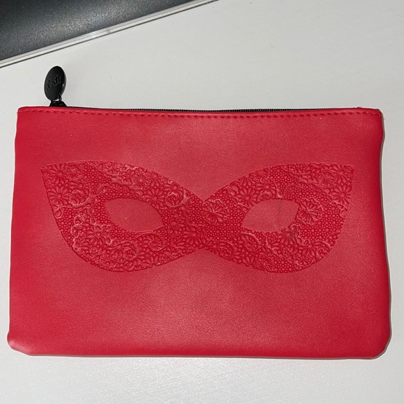 ipsy Handbags - 🕶️Ipsy Makeup Bag